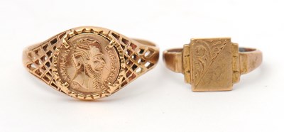 Lot 115 - A 9ct coin style ring, with tapering pierced...