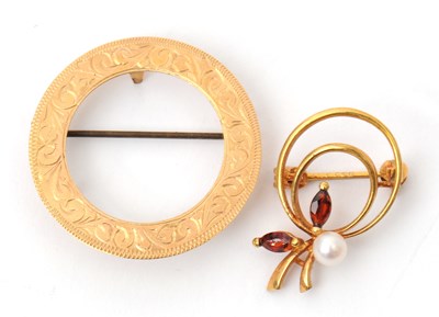 Lot 61 - Two brooches: to include a 9ct garnet and...
