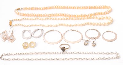 Lot 132 - A mixed lot: to include a cultured pearl...