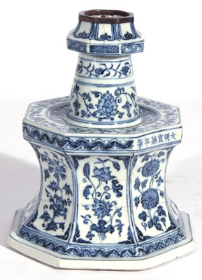 Lot 173 - Late Ming Vase