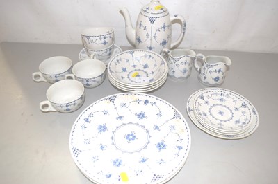 Lot 5 - Quantity of Furnivals Denmark pattern table wares