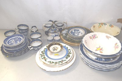 Lot 19 - Mixed Lot: Various dinner wares to include...