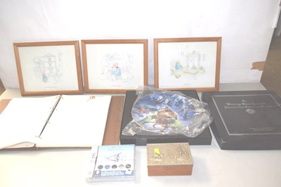 Lot 20 - Mixed Lot: Warner Bros collectors plate, a...