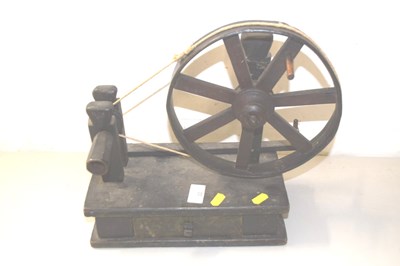 Lot 32 - A table top lathe