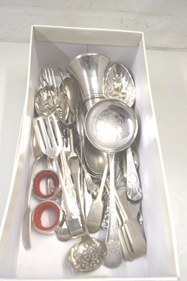 Lot 98 - A box of assorted cutlery