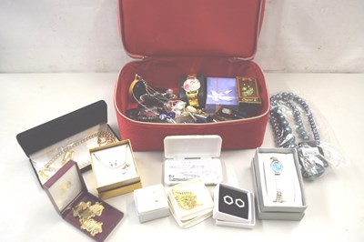 Lot 115 - A case of assorted costume jewellery