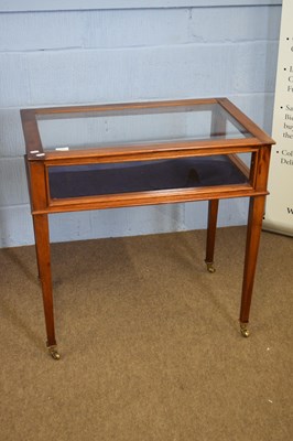 Lot 333 - Early 20th century mahogany bijouterie table...