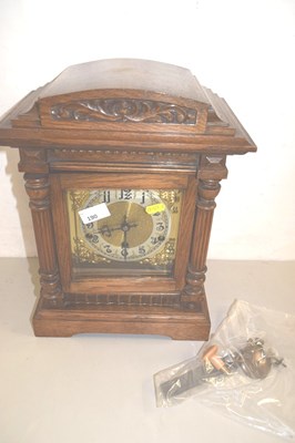 Lot 190 - Early 20th Century oak cased bracket clock