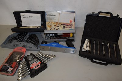 Lot 208 - A box of ratchet screwdriver, spanners, Draper...