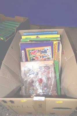 Lot 263 - A box of vintage jigsaw puzzles