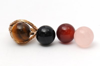 Lot 48 - A 9ct interchangeable gemset ring, the 9ct...