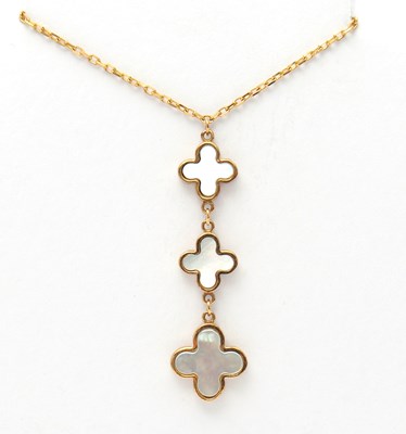 Lot 75 - A 9ct mother-of-pearl pendant necklace, set...