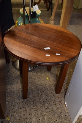 Lot 412 - A circular hardwood lamp table
