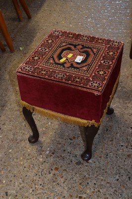 Lot 433 - Vintage sewing box