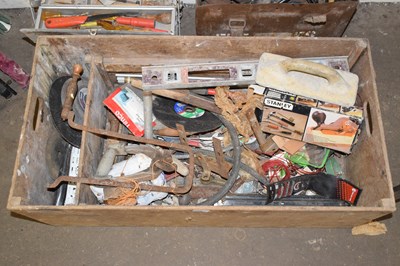 Lot 708 - A large box of assorted tools