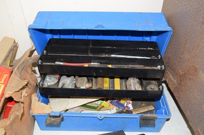 Lot 727 - A cantilever tool box and contents