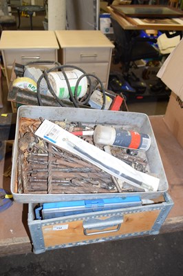Lot 752 - One box of various tools, garage clearance...