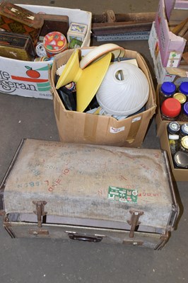 Lot 785 - Box of various house clearance items and a...