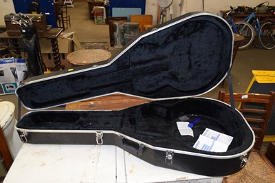 Lot 792 - A guitar travel case
