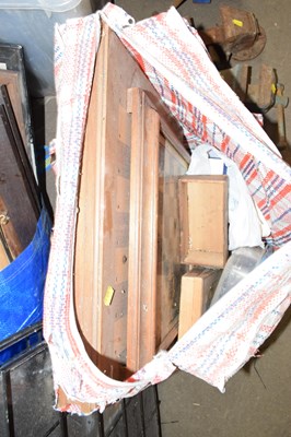 Lot 832 - A modern chess board and pieces