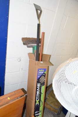 Lot 862 - Box of assorted tools