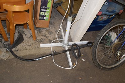 Lot 863 - Petrol strimmer