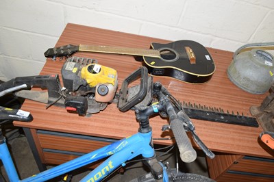 Lot 864 - A McCulloch petrol hedge trimmer