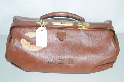 Lot 500 - Vintage Gladstone style bag