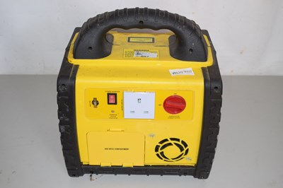 Lot 507 - A jump starter