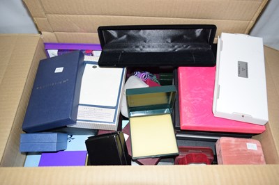 Lot 521 - Box of various Action Man figures
