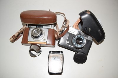 Lot 522 - Two vintage cameras and a light meter