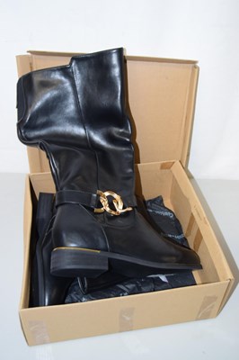 Lot 543 - A pair of ladies boots size 7