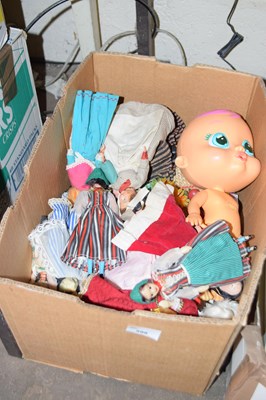 Lot 598 - Box various costume dolls