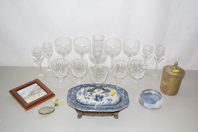 Lot 633 - Qty of assorted ceramics, glass, brass ware etc
