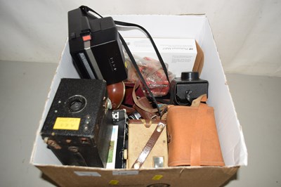 Lot 1 - Box of assorted vinatge camera's