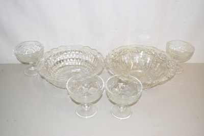 Lot 17 - Qty of glassware including four desert dishes
