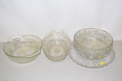 Lot 118 - Mixed lot of various glass bowls