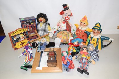 Lot 123 - Mixed various clown models, puppets, novelty...
