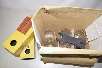 Lot 204 - Box of mixed glassware and other items
