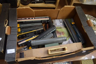 Lot 533 - BOX CONTAINING VARIOUS PLASTIC MODEL RAILWAY...