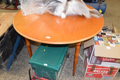 Lot 322 - Modern round dining table