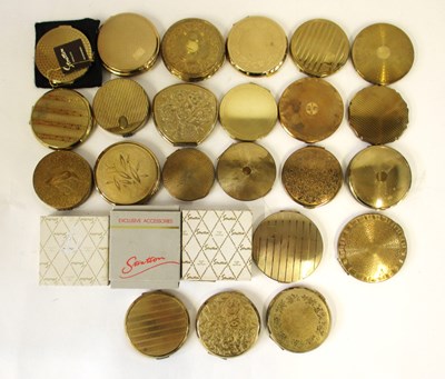 Lot 198 - Assorted compacts, to include Stratton and...