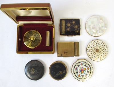 Lot 197 - A quantity of assorted compacts and...