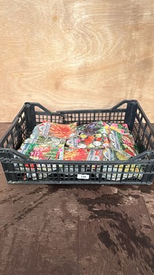 Lot 1110 - Crate.12 nixed packs Bulbs