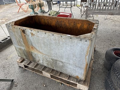 Lot 185 - A galvanised tank, approx 48" in length, 23"...