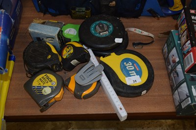 Lot 24 - A selection of tape measures