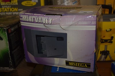 Lot 30 - A mini vault ?????
