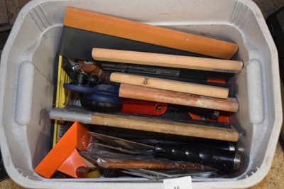Lot 46 - Box containing a selection of decorating tools...