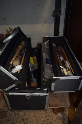 Lot 47 - Box containing paintbrushes