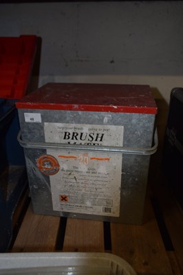 Lot 48 - A Brush Mate brush cleaning and storage container